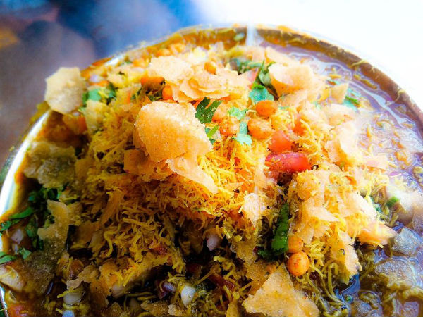 3. આલૂ (બટાકા) ચાટ