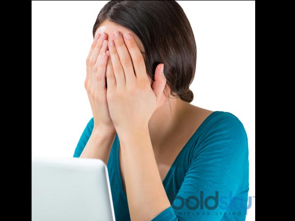૨. હથેળીઓ વડે માલિશ