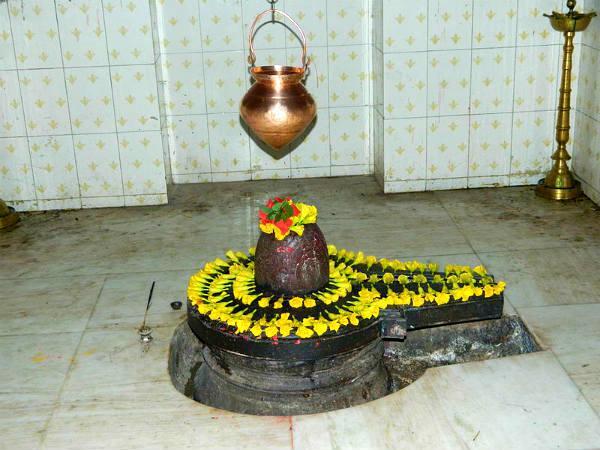 શિવલિંગની પૂજા પાણીથી
