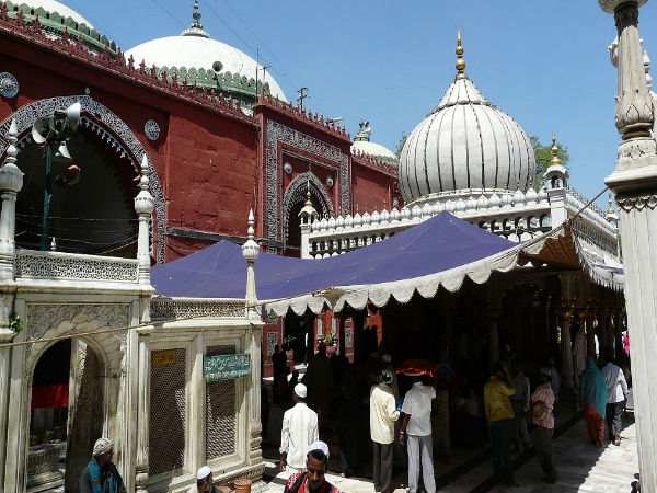 નિઝામુદ્દીન દરગાહ - આંતરિક કક્ષ :
