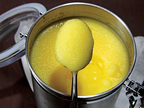 2. ઘીમાં સ્મૉકિંગ પૉઇંટ ઓછું છે