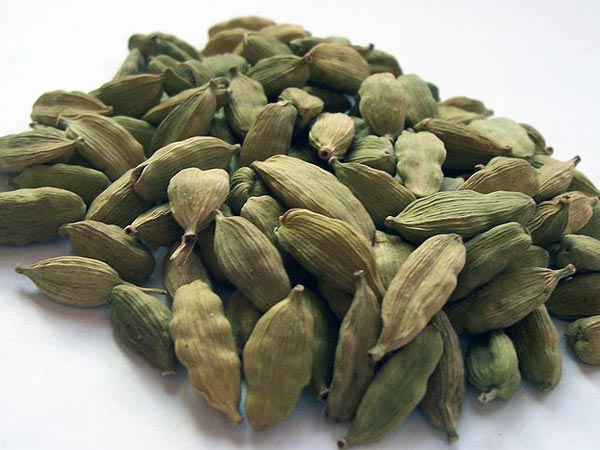 2. એલચી અને આદુ સાથે વરિયાળી