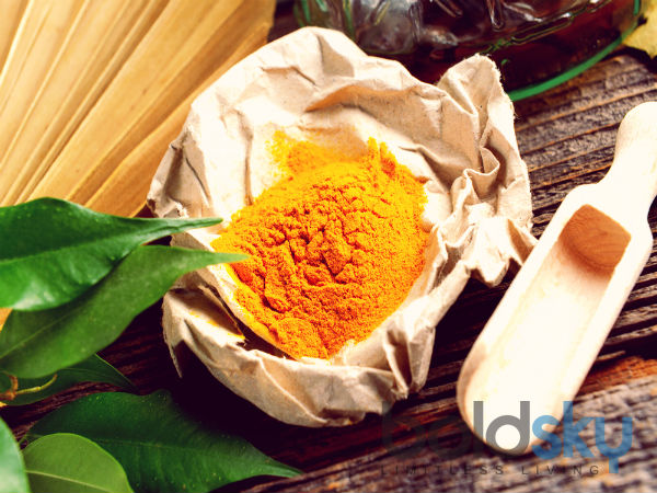 4. હળદર પાવડર અને ઑલિવ ઑયલથી બનેલું DIY ફેસ મૉસ્ક