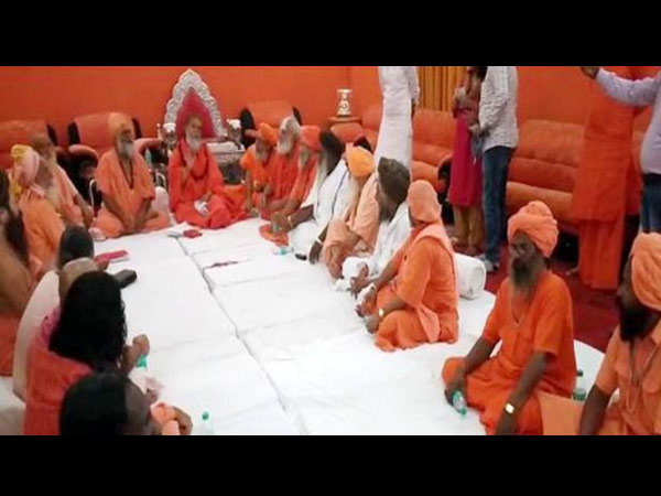 13 અખાડાઓનાં સભ્યો સામેલ હતાં
