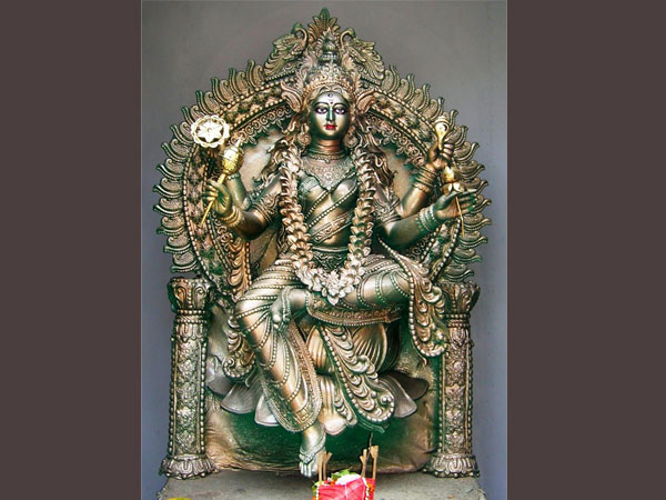 કેમ છે હાથમાં ત્રિશૂલ ?